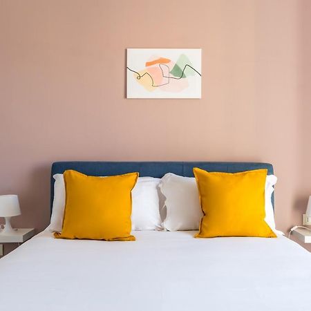 Maria'S Bright Flats At The Cathedral Apartment Napoli Bagian luar foto