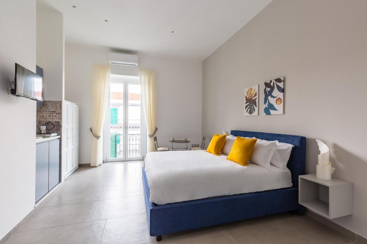 Maria'S Bright Flats At The Cathedral Apartment Napoli Bagian luar foto