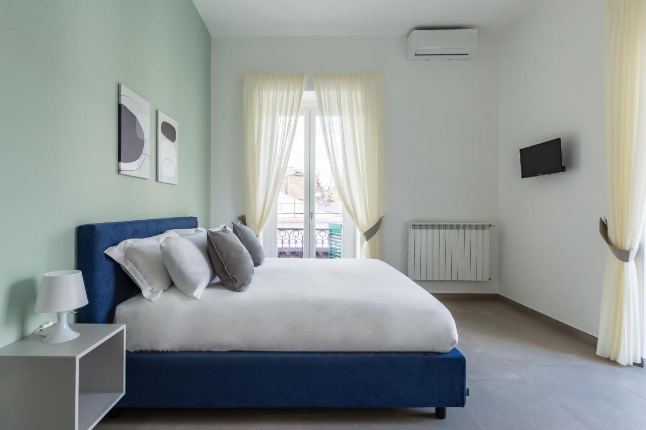 Maria'S Bright Flats At The Cathedral Apartment Napoli Bagian luar foto
