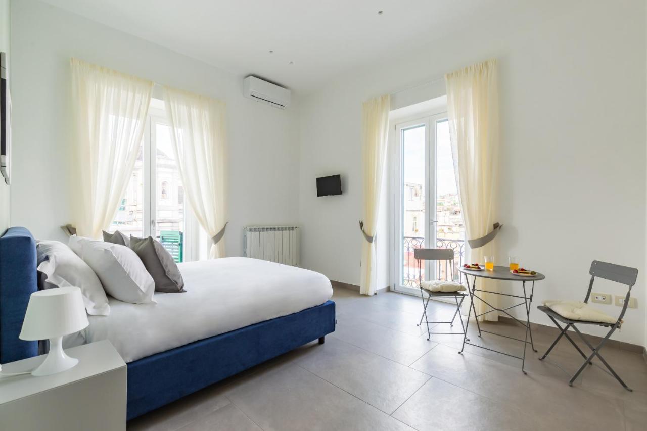 Maria'S Bright Flats At The Cathedral Apartment Napoli Bagian luar foto