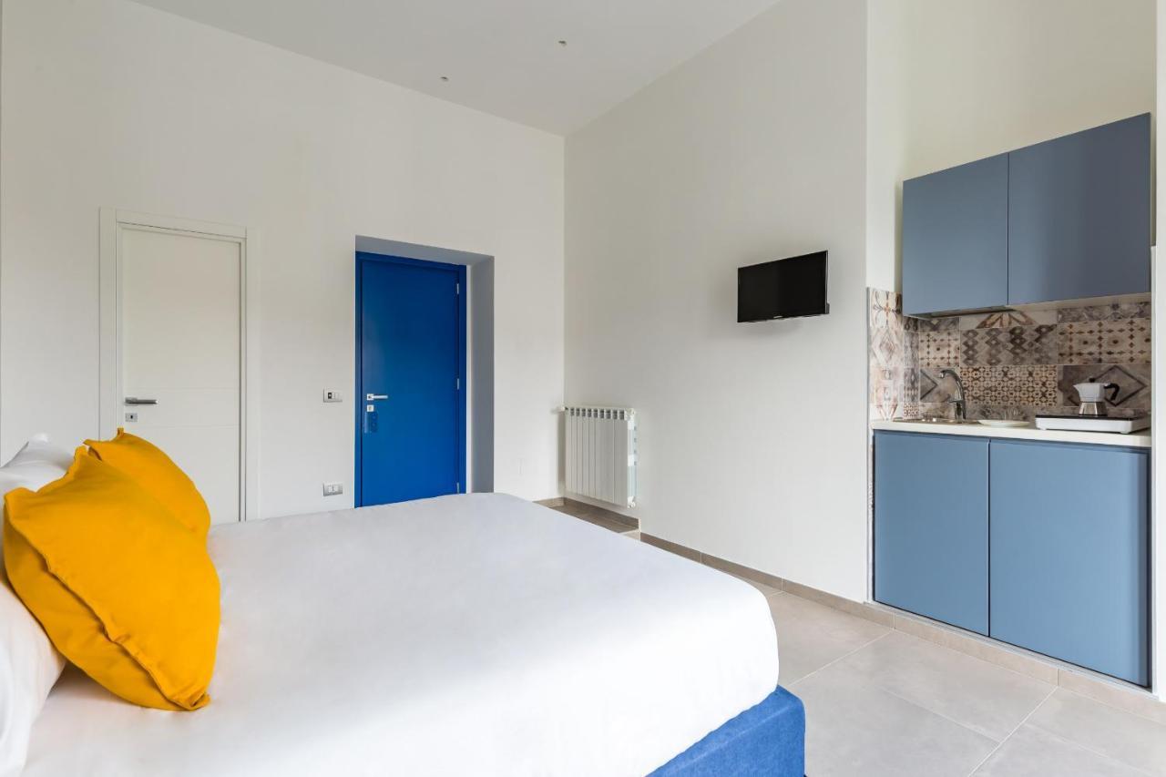 Maria'S Bright Flats At The Cathedral Apartment Napoli Bagian luar foto