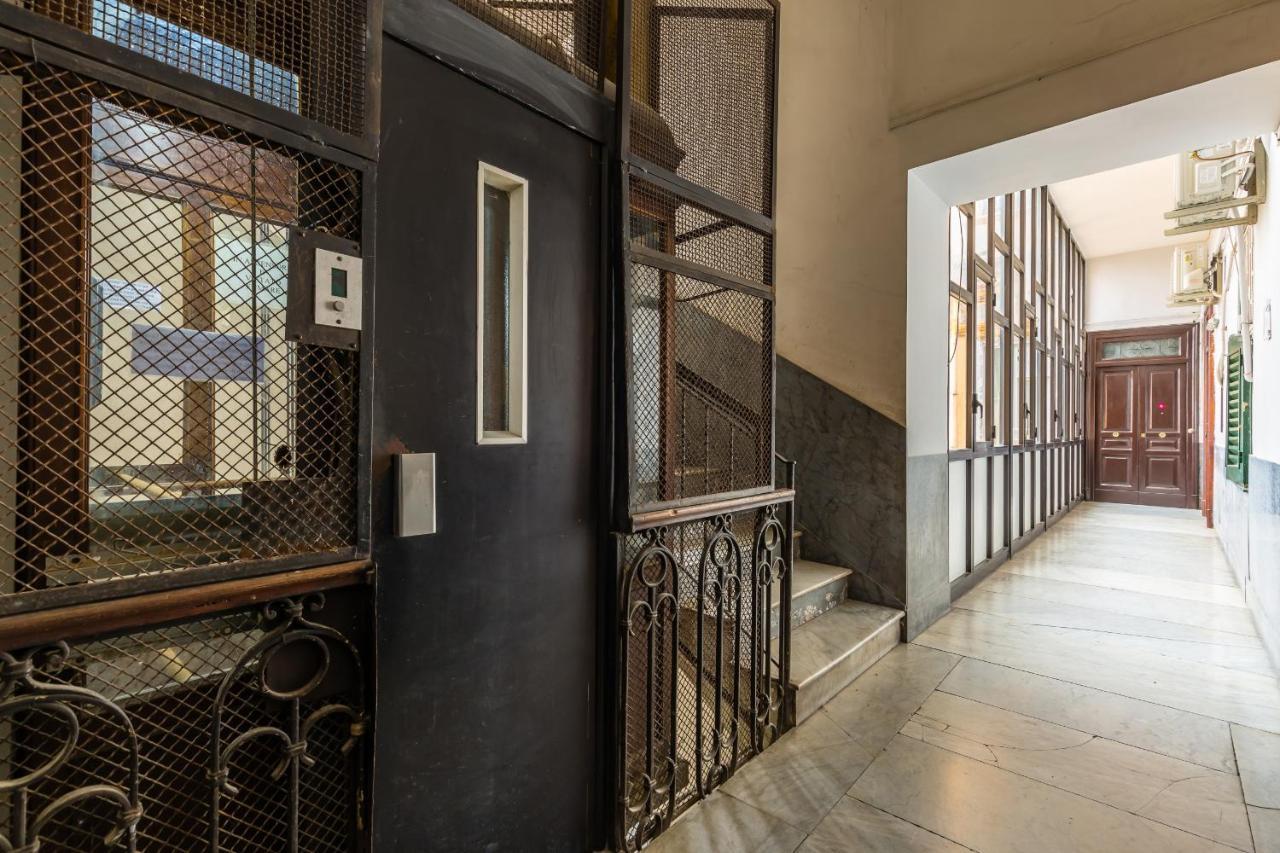 Maria'S Bright Flats At The Cathedral Apartment Napoli Bagian luar foto