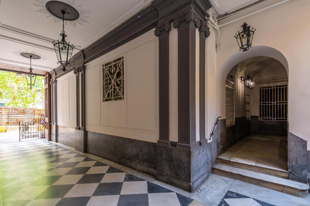 Maria'S Bright Flats At The Cathedral Apartment Napoli Bagian luar foto