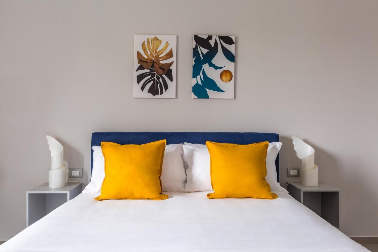 Maria'S Bright Flats At The Cathedral Apartment Napoli Bagian luar foto