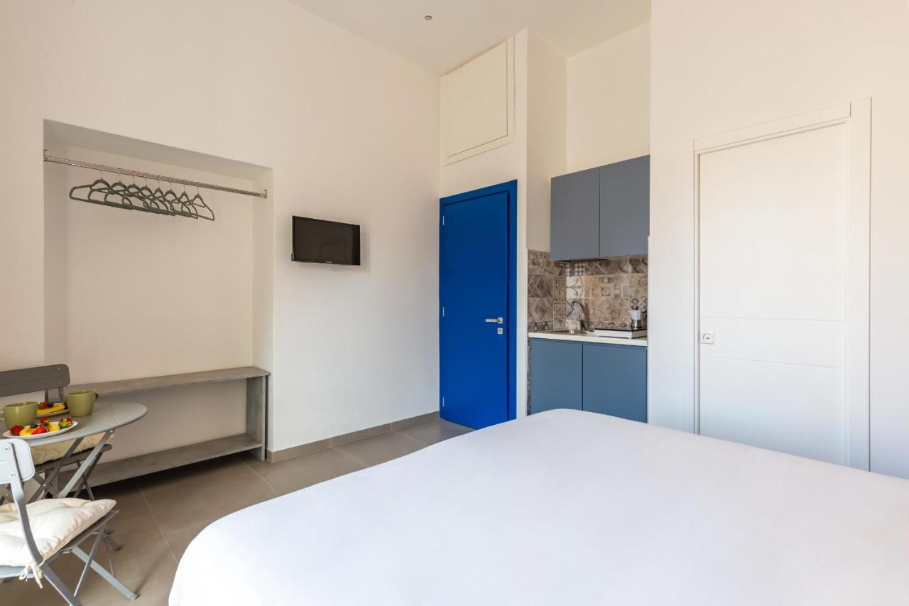 Maria'S Bright Flats At The Cathedral Apartment Napoli Bagian luar foto
