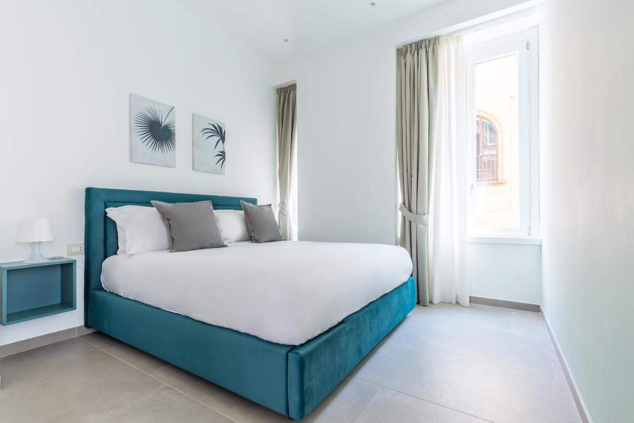 Maria'S Bright Flats At The Cathedral Apartment Napoli Bagian luar foto