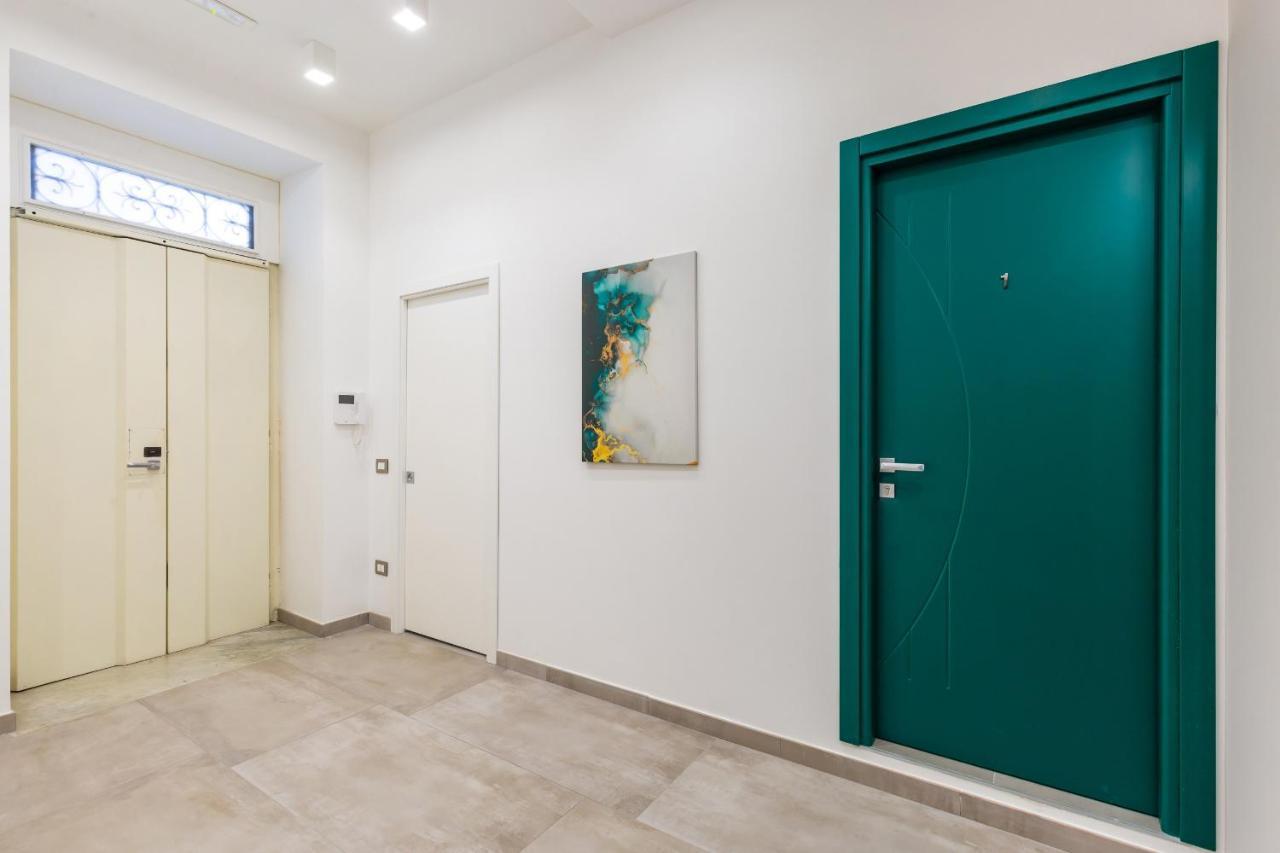 Maria'S Bright Flats At The Cathedral Apartment Napoli Bagian luar foto