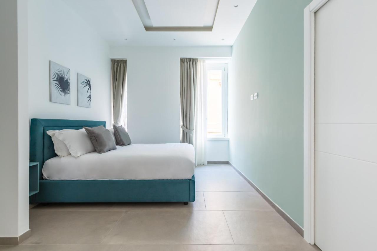 Maria'S Bright Flats At The Cathedral Apartment Napoli Bagian luar foto